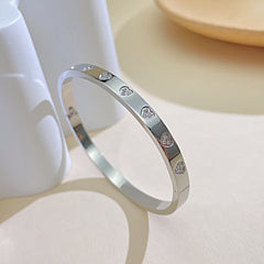 Women's bangle bracelet